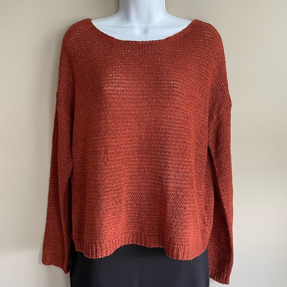 ‼️SALE‼️$25 Back Criss Cross NWOT Oversized Sweater Like/Bundle/Offer for sale - Picture 2 of 4